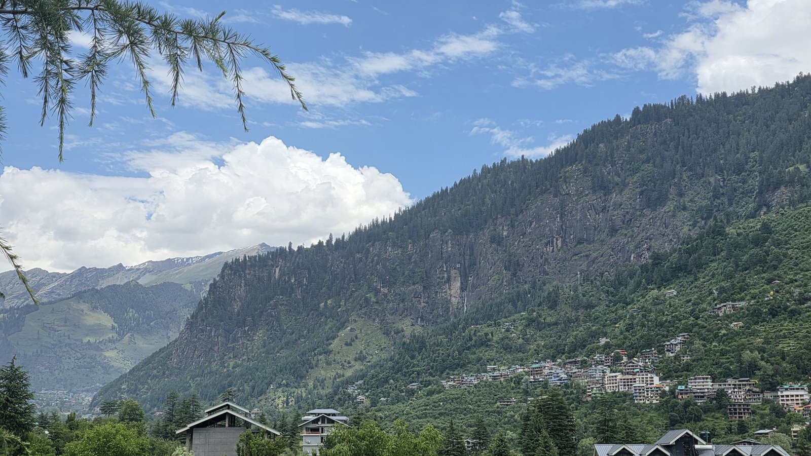 Cloud moving through the Manali valley near Safar Hostel
